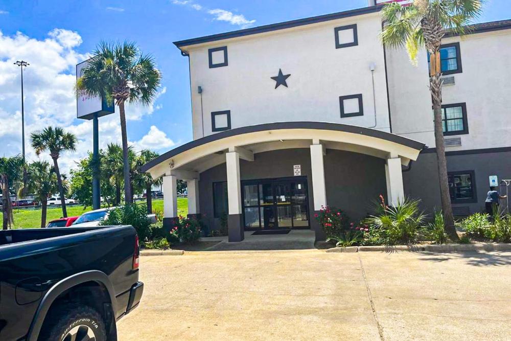 OYO Townhouse Beaumont Medical Center Area I-10